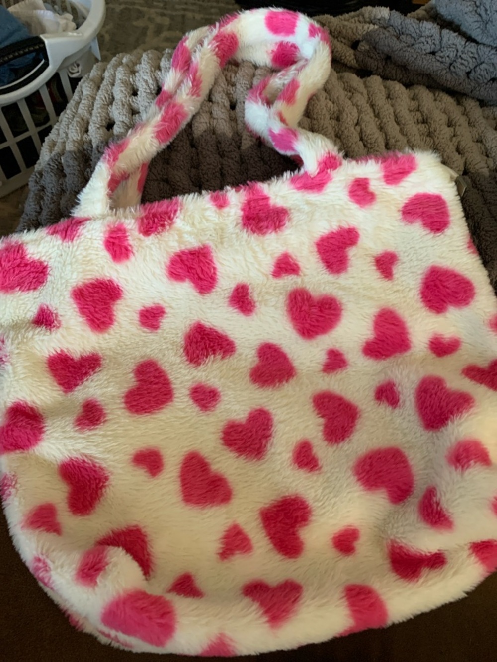 Faux Fur Heart Print Tote Bag in White and Pink